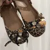 Chica Dulce Fresca Estampado de Leopardo Zapatos con Agujeros Hebilla de Zapato Accesorios DIY Cuero Negro Gato Dibujo Animado Lindo Decoración Infantil Venta al por Mayor Modernos