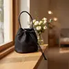 Bolso Bandolera Cubo de Gran Capacidad de Moda Nuevo Estilo Chino 2026 Nuevo Modelo Inspirado en Qipao con Tachuelas de Perlas Transfronterizo
