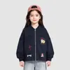 Jaqueta de Baseball Feminina Outono 2026 Nova Roupa Infantil Crianças Maiores Top Bordado Estilo Coreano Roupas de Outono Jaqueta Estilo Outono Infantil Tendência