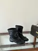[]Coleção Outono 2026: Botas Femininas de Cano Médio com Salto Escondido, Detalhe de Laço e Design Elástico, Bico Redondo