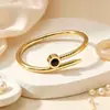 Directamente del fabricante: Pulsera de acero inoxidable incrustada con diamantes para mujer, pulsera de cielo estrellado de alta gama, joyería popular transfronteriza para parejas al por mayor