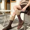Calcetines de becerro bicolor, estilo universitario vintage, calcetines altos japoneses de lunares para otoño, calcetines largos de algodón en bloques de color adelgazantes, calcetines apilables