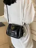 Bolso de Mano Plateado Transfronterizo de Nicho con Correa de Cadena, Bolso Cruzado, Bolso Cuadrado Pequeño Versátil Simple de Moda Tendencia Nueva 2025
