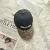Gorra de Béisbol Retro Coreana con Estampado de Leopardo para Mujer Primavera 2026, Nueva Gorra Lavada de Mezclilla con Letras Personalizadas para Adelgazar la Cara