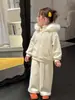 Roupas infantis em formato de pera, jaqueta moletom com capuz para meninas, inverno, estilosa, outono e inverno, conjunto com atmosfera, blusa infantil, roupas de bebê