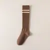 Meias femininas grossas de outono e inverno para panturrilha, meias longas de meio cano estilo JK, estilo faculdade da moda, meias brancas de cano alto com duas listras, meias empilhadas