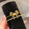 Pulseira Aberta de Três Camadas com Flor de Laço de Zircônia Colorida Borboleta Joia de Moda de Alto Padrão de Nicho para Mulheres