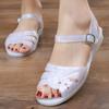 Sandálias de Gelatina de Cristal para Idosos Sapatos Leiteiros Roupa de Verão Feminina Sapatos de Plástico Planos Antiderrapantes Sapatos para Mães de Meia-idade e Idosos