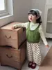 Oferta de Liquidación en Stock Atuendos de Primavera de Moda para Niñas: Conjunto de Ropa Infantil de Primavera Ins con Pantalones, Camiseta Básica y Chaleco - Tres Piezas