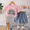 Ropa para Niñas Exportación Linda Estampado de Letras Colorido Cuello Redondo 2026 Encaje Perla Moño Manga Corta Nuevo Verano Conjunto de Dos Piezas