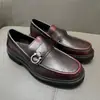 2026 Venda Quente Transfronteiriça Sapatos Sociais Genuínos de Couro Frgm Masculino Mocassins com Fivela de Metal Multicor Fornecimento Direto