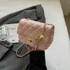 Bolso acolchado de moda para mujer 2024 Primavera y Verano Nuevo estilo Bolso cuadrado pequeño cruzado Bolso de hombro coreano Ins de nicho