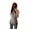 Camiseta feminina de manga curta com decote V torcido estilo coreano, novo modelo de início de primavera, design elegante e justo ao corpo, top versátil