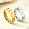 Moda Europeia e Americana Elegante Simples de Alta Qualidade Anel Feminino Cravejado com Zircônia Aço Inoxidável Banhado a Ouro 18K Anel Atacado
