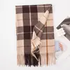 Bufanda Nueva de Cuadros para Mujer, Bufanda de Moda para Viajar, Protector Solar Cálido, Gama Alta, Elegante, Lujo Ligero, Chal con Borlas al por Mayor