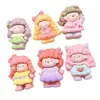 Muñeca de niña de dibujos animados linda, accesorios de resina, accesorios para el cabello DIY con pegamento de crema, diademas, taza de agua, hebillas de zapatos, materiales para colgantes al por mayor
