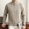 Suéter de Tricô Masculino Puyuan Manga Longa Estilo Old Money, Novo Suéter Jacquard Pulôver Espesso de Inverno com Zíper e Gola Semi-Alta para Homens