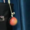 [Garantido para Ser Seguro] Lindo Pingente de Maçã Artificial, Chaveiro de Desenho Animado Criativo Único, Pingente para Carro e Bolsa para Mulheres