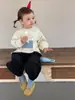 Ropa Infantil 2026 Nuevos Conjuntos de Otoño para Bebés Estilo Coreano Sudadera Estampada para Niñas y Conjunto de Pantalones de Chándal de Puntos