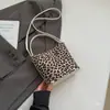 Bolso Cubo para Mujer 2026 Primavera Nuevo Bolso de Nicho para Mujer de Alto Valor Estampado de Leopardo Elegante Bolso de Hombro Cruzado Pequeño
