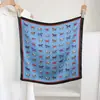 Pañuelo Cuadrado Pequeño 100% Seda de Morera para Mujer, Versátil Diseño de Gato de Dibujos Animados, Bufanda Pequeña para Cuello Estilo Coreano para Primavera y Otoño