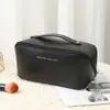 Bolsa de maquillaje de gran capacidad nueva, bolsa tipo almohada de cuero PU de alta calidad, bolsa portátil para almacenamiento de artículos de tocador de viaje