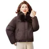 Invierno 2026 Nuevo Estilo Ropa para Madres Nuevo Estilo Chino Casual Talla Grande Holgada Adelgazante Engrosada Bodycon Cálida Chaqueta de Algodón