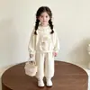 Nova Coleção Primavera e Outono: Conjunto de Suéter com Renda Doce Estilo Coreano para Meninas, Conjunto Casual de Duas Peças, Moderno e Popular
