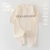 Macacão de Bebê Estilo Outono 26, 100% Algodão, Classe A, Gola de Renda, Abertura Lateral com Fechos de Velcro, Roupa para Passeio de Primavera