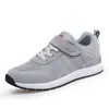 Nuevo Modelo de Zapatos de Hombre para la Primavera para Personas Mayores, Zapatos Deportivos Suaves Antideslizantes para Caminar para Personas de Mediana Edad y Mayores, Zapatos Deportivos y de Ocio para Padres, Zapatillas para Correr