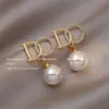 Pendientes de Perlas Barrocas de Imitación de Alta Gama, Pendientes de Lujo Nicho con Lazos y Diamantes Brillantes, Pendientes de Nuevo Estilo Popular 2026