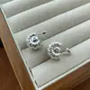 Nuevos Pendientes Estilo Margarita, Versátiles y Sencillos, Diseño Original de Nicho para Mujer Estilo Ins, Pendientes Sencillos y de Alta Gama