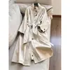 Novo Casaco Trench Coat Longo Elegante Outono 2026 com Gola Alta e Ajuste na Cintura para Mulheres, Atacado N1DF6607