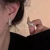 Pendientes de Botón Pequeños Estilo Chanel en Forma de C con Circonita para Mujer, Pendientes Curvos de Lujo Ligero de Nicho con Sentido de Diseño de Alta Gama, Joyería para Orejas Versátil para el Trabajo