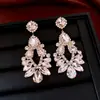 Pendientes de Plata Estilo Vintage con Colgantes de Lágrima Tachonados de Diamantes, Lujo Ligero y Sensación de Alta Gama, Exquisito Diseño de Clavo, Joyería para Orejas de Nicho