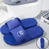 23 Verano Nuevo Estilo Fabricantes de Wu Chuan Venta al por mayor Pantuflas Pantuflas de Casa para Hombre Antideslizantes Resistentes al Desgaste Pantuflas de Suela Suave