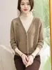 Otoño e Invierno Nuevo Estilo Falso Dos Piezas Cuello Alto Holgado Moda Elegante Suéter para Mamá Abotonado Más Vendido Dropshipping