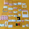 Suministro de Fabricantes Ganchos de Plástico PET, Ganchos Autoadhesivos de PVC con Agujero para Aviones, Ganchos Transparentes para Exhibición