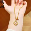 Loja de Ouro Mesmo Estilo Banhado a Ouro Gelo Triturado Trevo de Quatro Folhas Cabacinha Colar para Mulheres, Versátil e Elegante, Borboleta em Forma de Coração Corrente de Clavícula Joia