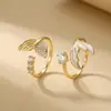 Anillo de Cola de Pez de Lujo Ligero y Exquisito Color Dorado con Circonita y Esmalte Incrustado, Diseño Abierto, Estilo de Nicho de Alta Gama, Anillo de Moda Apilable