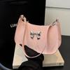 Bolsa de axila feminina 2024 nova bolsa de ombro de estilo ocidental de alta qualidade com design de nicho feminino borboleta ins fashion explosão