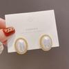 Pendientes de perla estilo Hong Kong retro con aguja de plata S925, elegantes pendientes ovalados barrocos para mujer, joyería coreana para las orejas de celebridades de Internet.