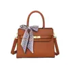 Bolsa Elegante para Mamães com Toque de Luxo, Novo Modelo 2026 para Mulheres de Meia-Idade, Grande Capacidade, Fashion, Luxo Leve, Bolsa de Ombro Única para Venda no Atacado