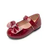 Zapatos planos ligeros de piel para niña para usar con vestido de fiesta de cumpleaños, charol brillante con lazo de pedrería, zapatos para niños