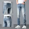 Jeans Rotos de Marca de Moda para Hombre, Diseño Primavera 2026, Pantalones Versátiles Desgastados, Pantalones Skinny Casuales con Estilo