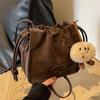 Bolso Cubo para Mujer 2026 Nuevo de Moda Otoño e Invierno Gama Alta Mate Retro Versátil Plegado Hombro Cruzado