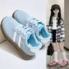 Zapatos para Niña 2026 Primavera y Otoño Nuevo Estilo Zapatos de Entrenamiento Alemanes para Niños Suela Suave Antideslizantes Zapatos de Tabla para Niña Pequeña Zapatos Deportivos para Estudiante