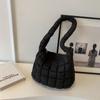Moda Nova Bolsa Grande Pregueada Nuvem Feminina Casual Personalizada Leve Grande Capacidade Bolsa Bolinho Bolsa Transversal de Penas Bolsa para o Dia a Dia
