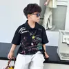 Conjunto de Verão com Manga Curta para Meninos 2026 Nova Polo Estilosa Estilo de Rua para Crianças Maiores, Roupa Leve de Verão para Meninos