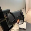 Bolsa de Ombro Nova de Alta Qualidade com Fecho Magnético Flip-Top Transversal Portátil para Trabalho e Deslocamento Moda Simples Bolsa Feminina Bolsa de Braço